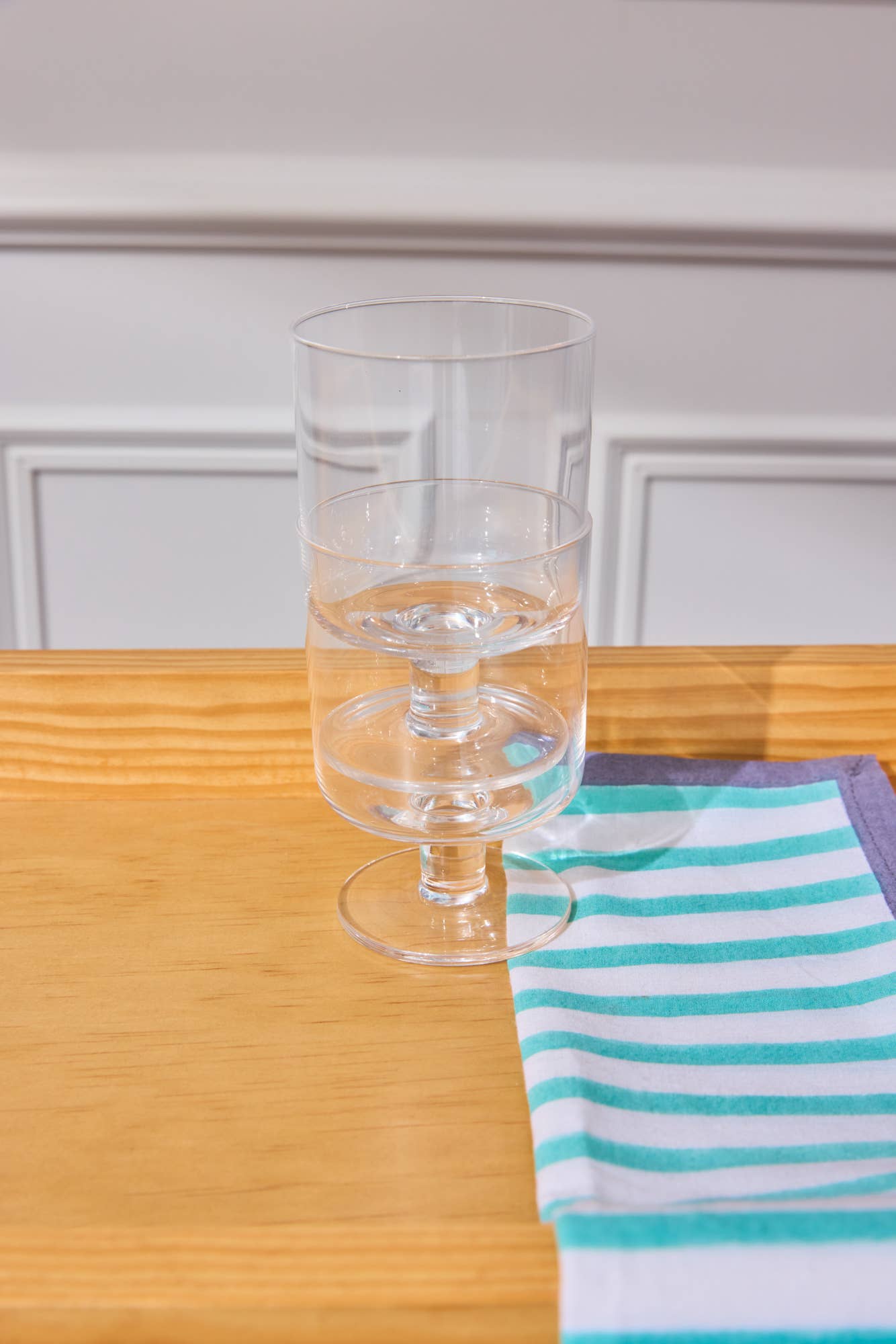 Stackable Wine Glasses x2
